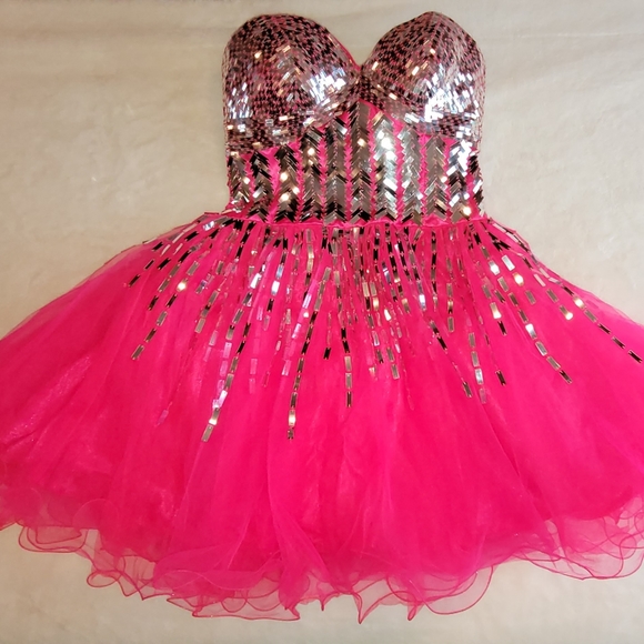 New fun and unique flawless fuchsia dress size 8 - Picture 2 of 7